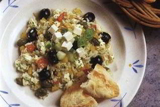 Теплый греческий салат