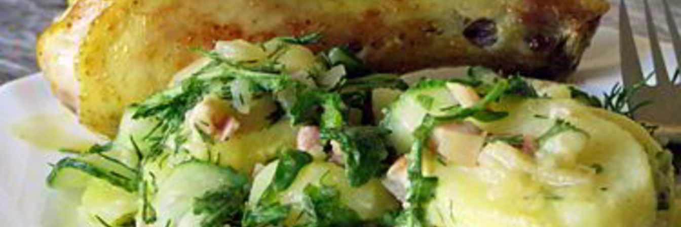 Картофельно-огуречный салат с хрустящей курочкой