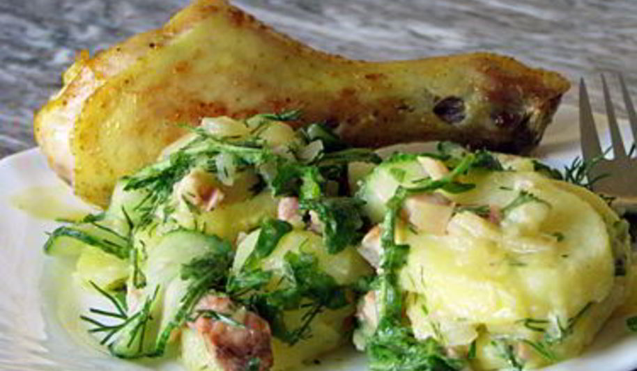 Рецепт картофельно-огуречного салат с хрустящей курочкой