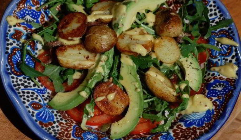 Рецепт картофельного салата с авокадо и домашним майонезом