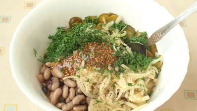 картофельный салат с фасолью и шампиньонами