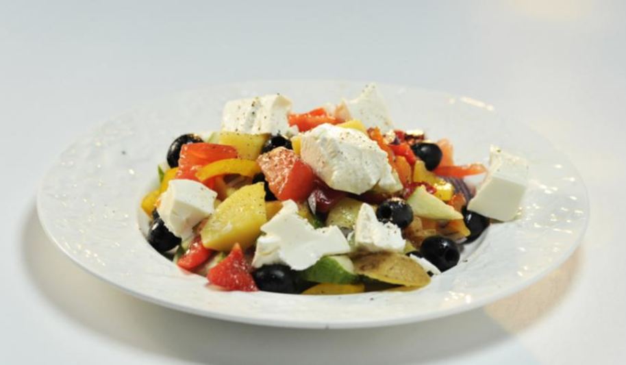 Рецепт картофельного салата с фетой и оливками