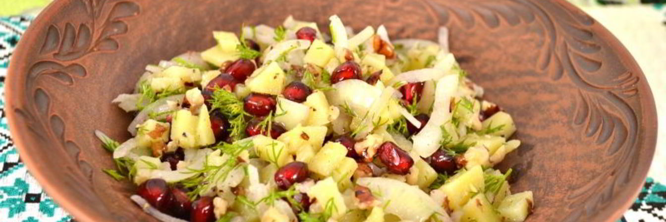 Картофельный салат с гранатом и грецкими орехами