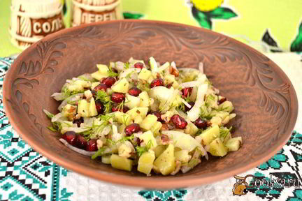 Картофельный салат с гранатом и грецкими орехами