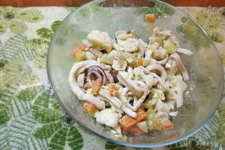 Картофельный салат с кальмарами