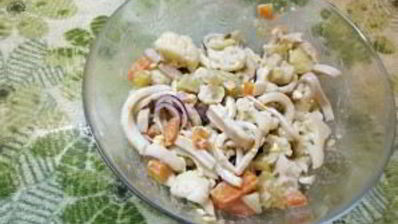 картофельный салат с кальмарами