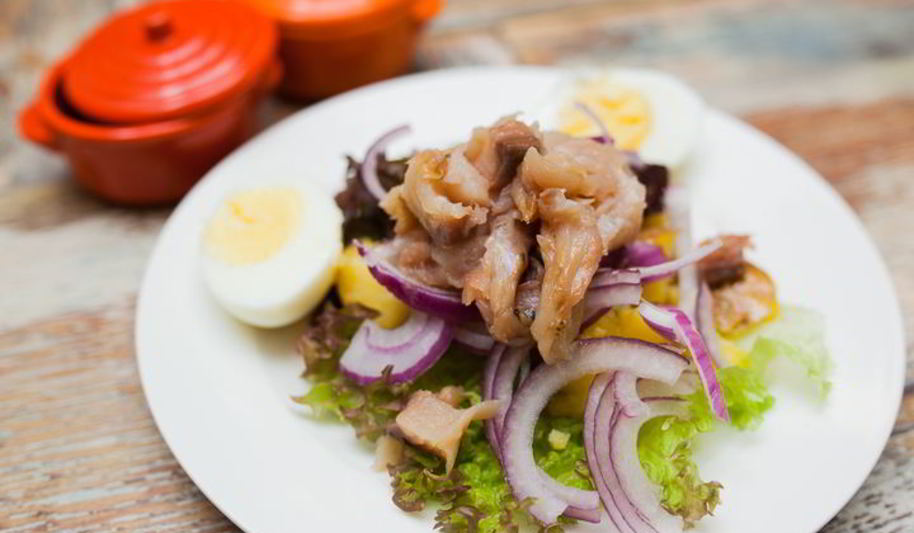 Рецепт картофельного салата с копченой рыбой