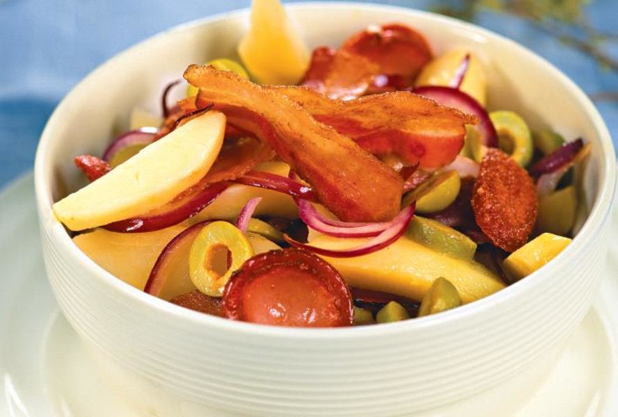 Картофельный салат с копченостями