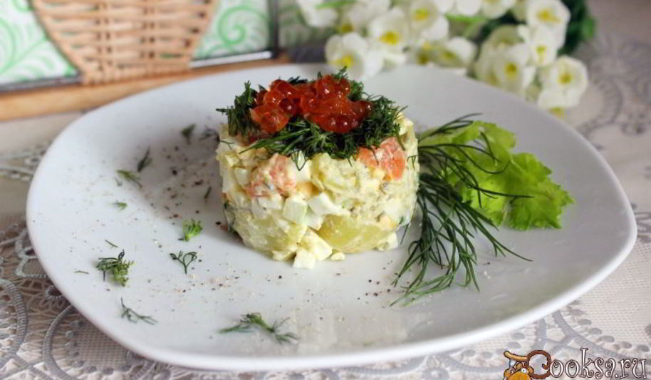Рецепт картофельного салата с красной рыбой и икрой