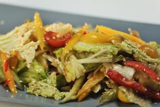 Картофельный салат с луково-чесночной заправкой