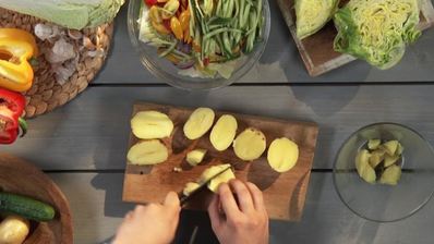 картофельный салат с луково-чесночной заправкой