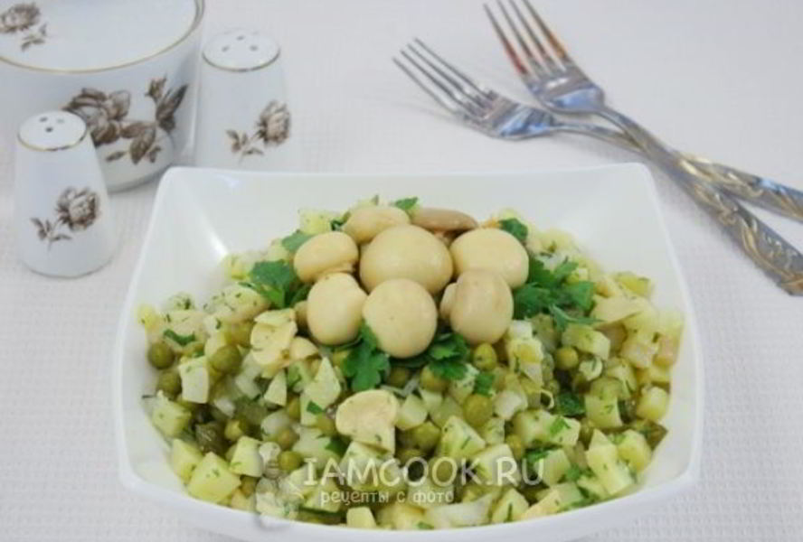 Картофельный салат с маринованными грибами