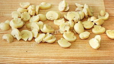 картофельный салат с маринованными грибами