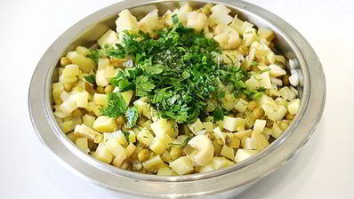 картофельный салат с маринованными грибами