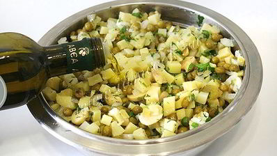 картофельный салат с маринованными грибами