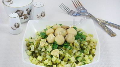 картофельный салат с маринованными грибами