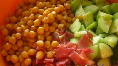 картофельный салат с нутом и беконом