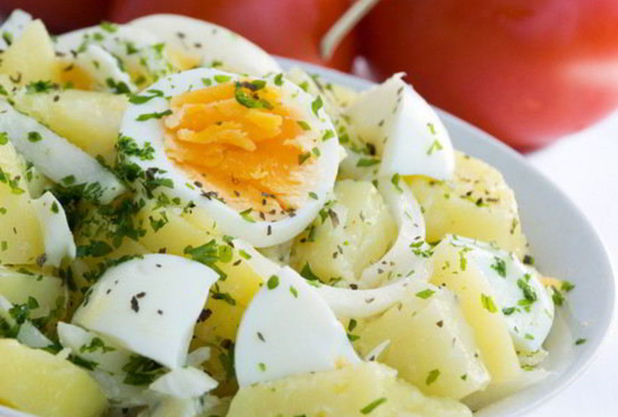 Картофельный салат с пряными травами