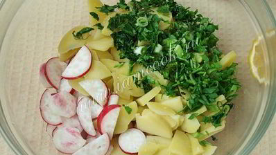 картофельный салат с редисом