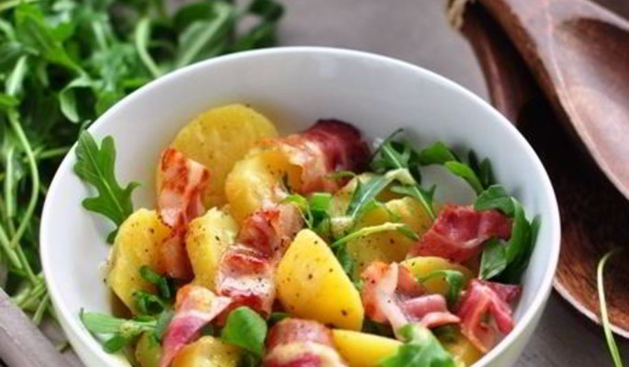 Рецепт картофельного салата с руколой и беконом