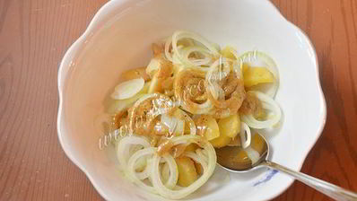 картофельный салат с щавелем