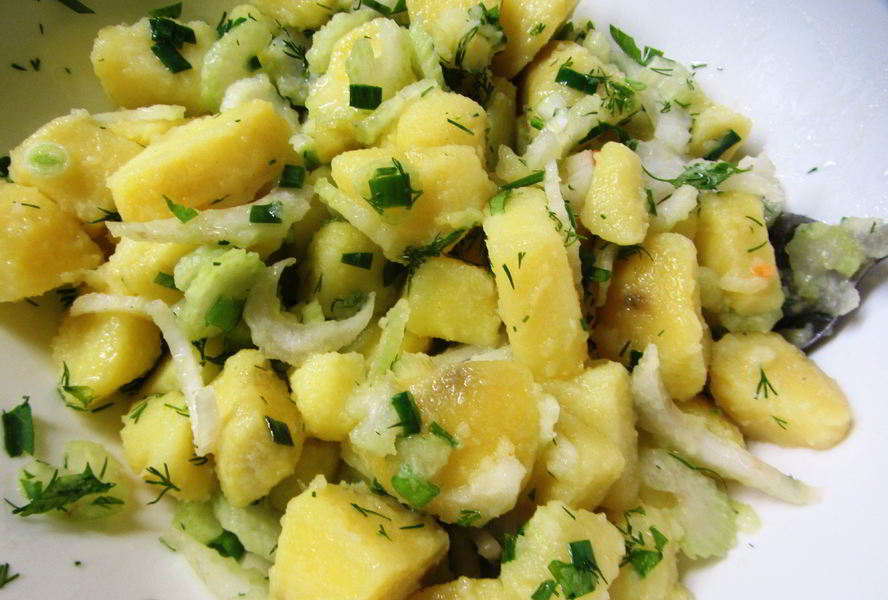 Картофельный салат с сельдереем
