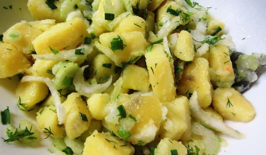Рецепт картофельного салата с сельдереем