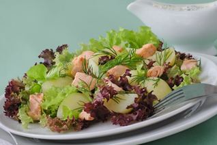Картофельный салат с семгой