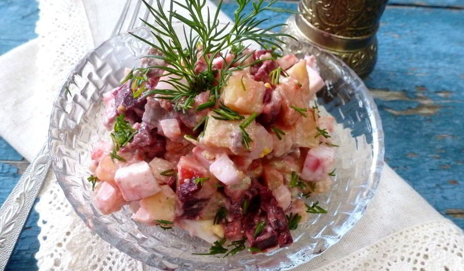 Рецепт картофельного салата с соленой сельдью и свеклой
