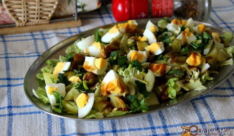 Рецепт картофельного салата с яйцом и фаршированными оливками