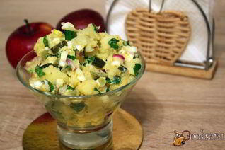 Картофельный салат с яйцом и зеленью