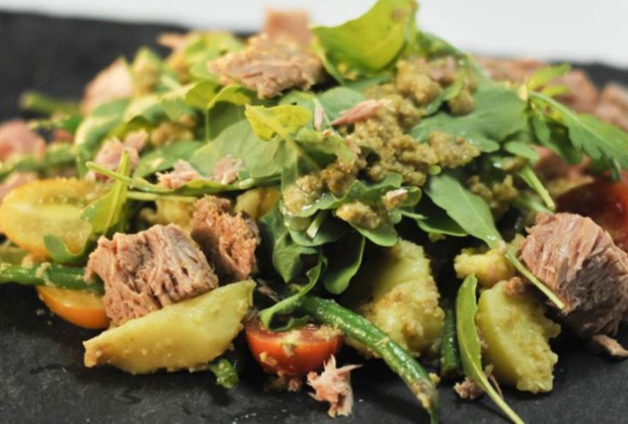 Картофельный салат с зеленой фасолью