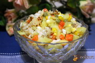 Картофельный салат с жареной тилапией