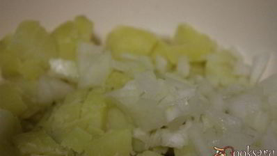 картофельный салат с жареной тилапией