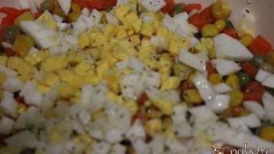 картофельный салат с жареной тилапией