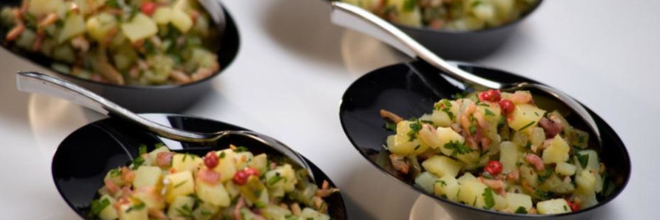 Картофельный салат с жареным беконом