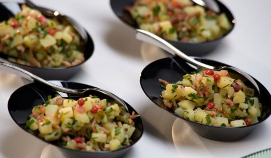 Рецепт картофельного салата с жареным беконом