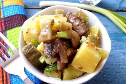 Картофельный салат с жареными шампиньонами