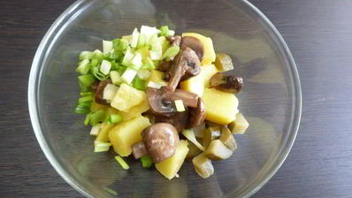 картофельный салат с жареными шампиньонами