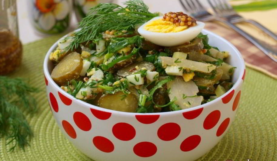 Рецепт картофельного салата со щавелем и маринованными огурцами
