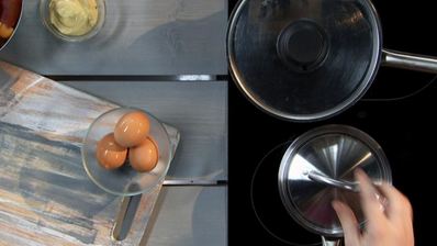 картофельный салат со сливой и желтковой заправкой