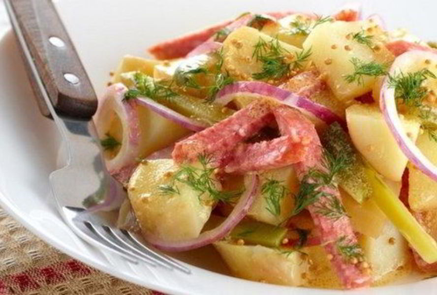 Немецкий картофельный салат с сосисками