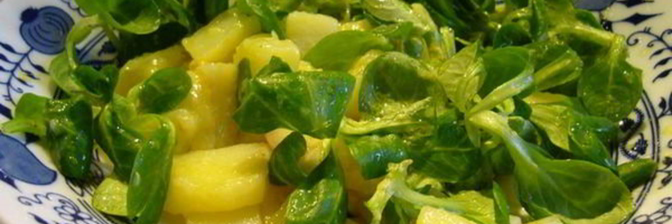 Простой картофельный салат с базиликом