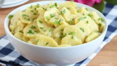 салат из картофеля и лука