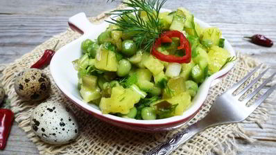 салат из картофеля и огурцов