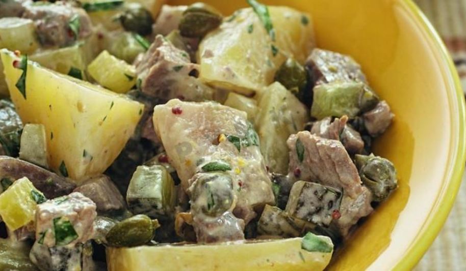 Рецепт салата из картофеля с сельдью и телятиной