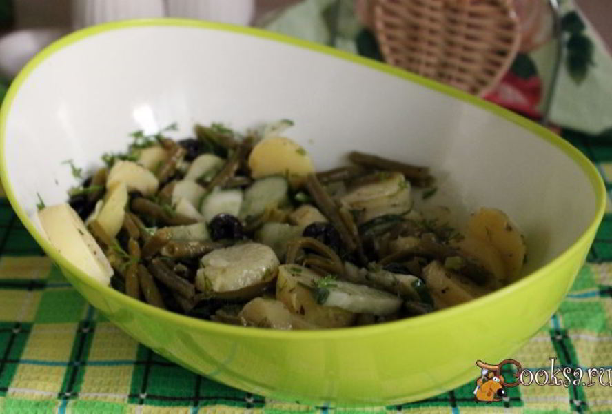 Салат из молодого картофеля со стручковой фасолью