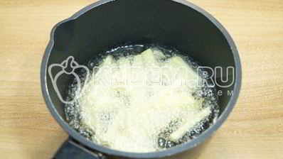 салат с картофелем фри новогодние мотивы