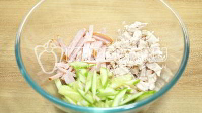 салат с картофелем фри новогодние мотивы