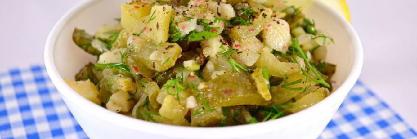 Салат с картофелем и маринованными огурцами